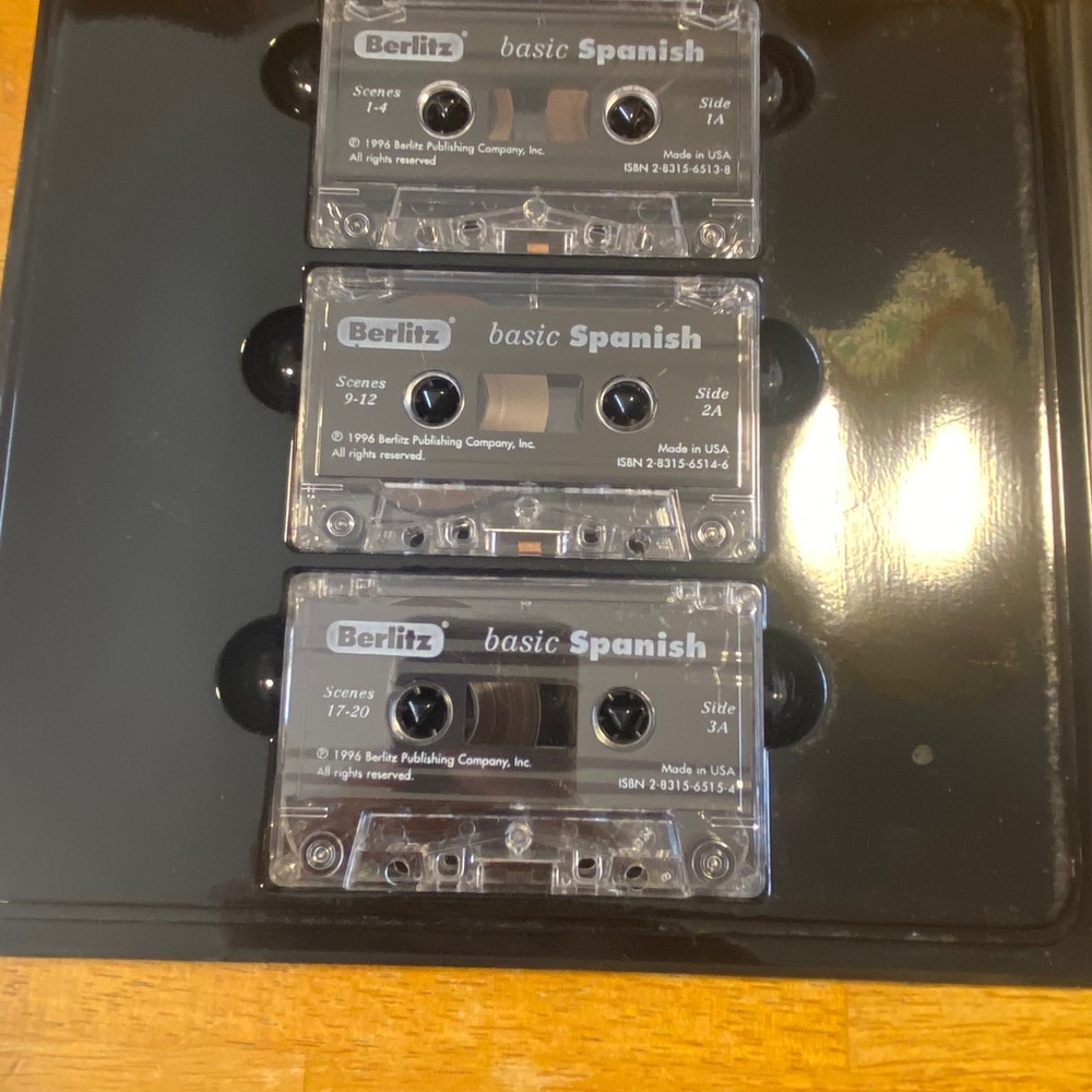 Berlitz Basic Spanish Course Set 3 Cassettes & Study Guide Everyday Topics - Picture 2 of 6